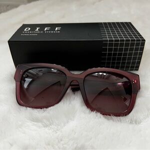 DIFF Eyewear Bella II in Mulberry Wine Gradient